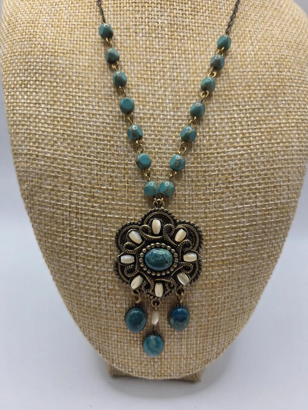 1530. Vintage Copper Tone Turquoise And Pearl Flower Necklace